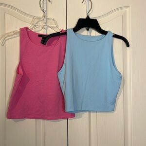 Set of tank crop tops